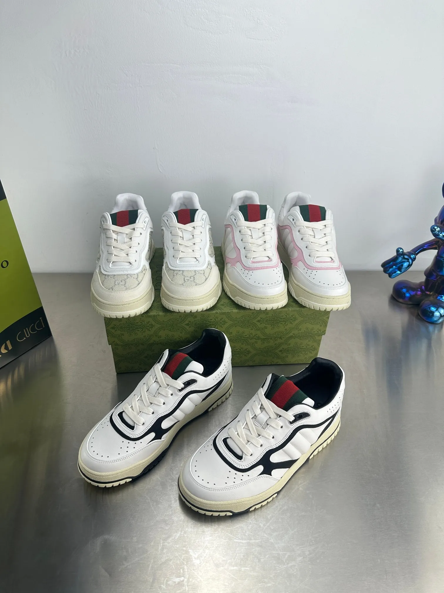 👟👟Ex-factory price 600👟👟 Gucci's latest hot-selling series of high and low-cut distressed couple's sneakers are shipped. The original version is purchased, developed and manufactured. This high-low top sneaker adopts a basketball-style silhouette design, cleverly integrated with hollow panels and distressed effects, showing its unique ingenuity. The ingenuity incorporates brand logo details such as interlocking Double G styling accessories and Gucci lettering, a low-key tribute to the brand's design heritage. Exquisite packaging at the delivery counter 🛍📦 ▪️ Fabric: Original customized imported first-layer cowhide ▪️ Inner lining: Imported first-layer cowhide ▪️ Sole: Original molded TPU sole ▪️ Sole thickness: 3cm ▪️ Size: 35-46 (Male 38 46 customized)